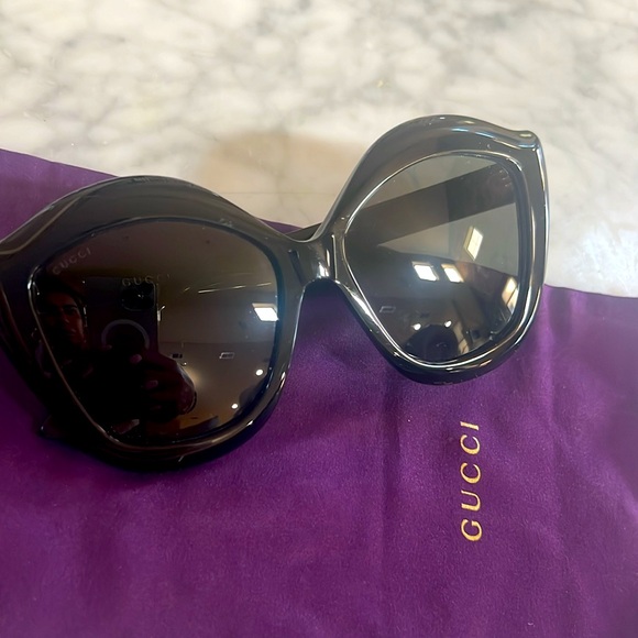 Gucci sunglasses - Picture 1 of 3